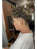 グルーム(GROOM.)&nbsp;ツイストスパイラルパーマ    メッシュキャップハイライト