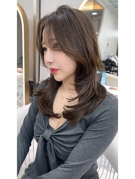 ロンドルピナス 小倉(Lond Lupinus) ミディアムレイヤーカット/似合わせカット/大人ガーリー/20代