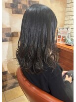 ヘアメイク フレンシア(hair make flencia)&nbsp;艶やかな質感のダークトーンセミディ【101スタイル】