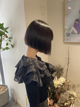 アンディアーモ サカエ(ANDIAMO SAKAE) 乾かすだけでまとまるミニマルボブ