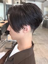 ルーム プロデュースドバイ アミカ(Room produced by Amica) 前下がりマッシュ 刈り上げツーブロック 黒髪ショート 20代
