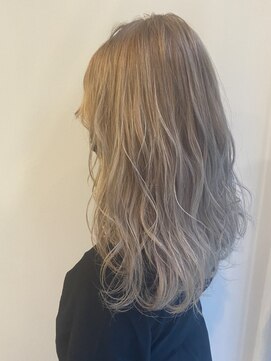 デイリリーバイアメリア 川西店(daylily by Ameria) ハイトーンベージュ→白井　涼貴