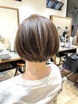 ネオリーブエム(Neolive em;)&nbsp;襟足のしまった美シルエットショートボブ