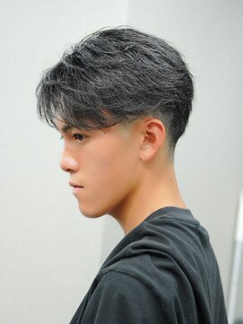 スラッシュ(SLASH) フェザーショート/刈り上げショート/アップバング/フェード/姫路