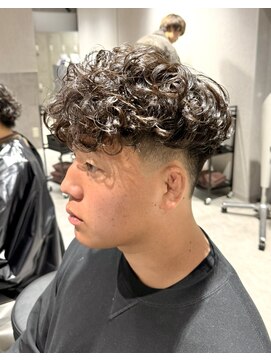 テクト バイアッシュ 吉祥寺店(Tect by Ash) 外人風スペインカールテーパーフェード