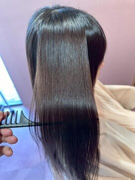 メルク ユニ(merc.uni) 暗髪ストレート/縮毛矯正/ロングヘア/艶髪/髪質改善