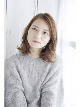 シャンティ 目白(SHANTi) かきあげバングとゆる外はねカール