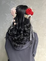 コトナ(kotona)&nbsp;【卒業式ヘア】ハーフアップ成人式ヘアねじりハーフツイン渋谷
