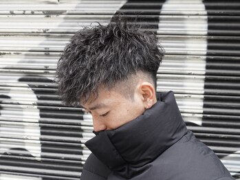 キングオブヘア バイ ノイズ 梅田茶屋町店(KING of hair by NOISM)の写真/【梅田駅徒歩3分/大阪梅田】クオリティの高い波巻きスパイラルパーマが学生に人気◎最旬デザインをご提案!