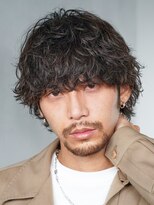 原宿センターパートウルフカットシャドウパーマゆるめ黒髪 20代