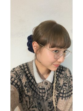 ガーランド (Garland) 柔らかい透明感たっぷりオリーブカラー