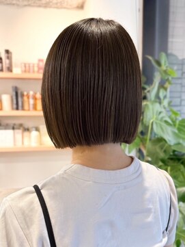 エヌ(nnn.) パッツンボブ/大阪/梅田/中崎町/茶屋町