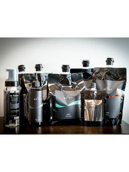 髪質・ダメージレベルに合わせて薬剤を選定！ダメージを受けた髪も、見違えるような艶サラヘアに。