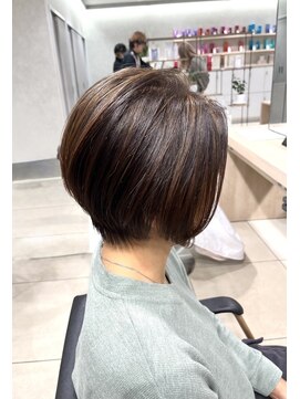 アッシュ 高幡不動店(Ash) ショートボブ白髪ぼかしハイライトケアブリーチデザインカラー