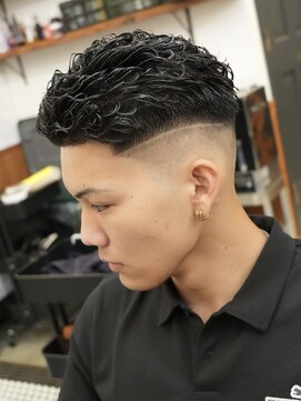 ザナンバースリー 八王子(THE NUMBER THREE) フェード/スキンフェード/濡れパン/パーマスタイル 【八王子】