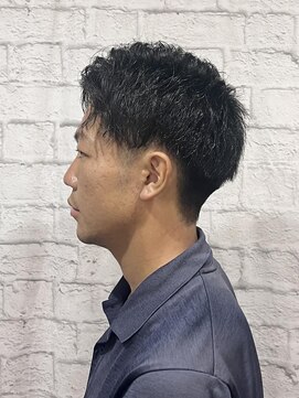 グレイスフルバーバー 赤坂見附店 パーマ感を残したツーブロアップバングスタイル