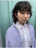 ウルフカット暗髪でも垢抜けるハードパーマ×レイヤー