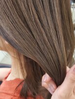 インビテーション(invitation) アッシュベージュ