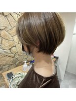 レヴォ(LeVO) ブリーチなしミルクティーベージュショートボブ