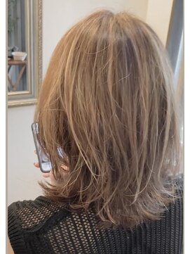 ヘアーアンドアイコーディネート マチルダ(MATILDA) スタイリング時短外ハネ◎ハイライト、ギャルガーリースタイル