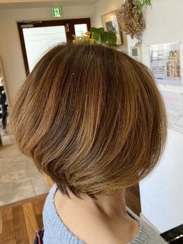 ミモザ(mimosa)の写真/白髪が気になる大人女性に◇透明感のある色味で上品な仕上がりに。ファーストグレイもお任せください。
