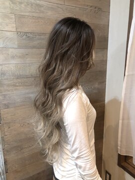 トレヘアー(tRe hair) ロンググラデーション プラチナシルバー バレイヤージュ