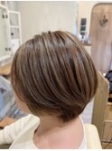 丸みショート×脱白髪染めハイライト
