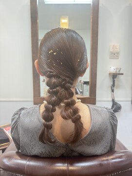 ミクマル(micmal) 20代30代大人可愛いお呼ばれスタイル編みおろしグレージュ