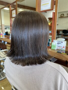 セェリーニ 切りっぱなしボブ