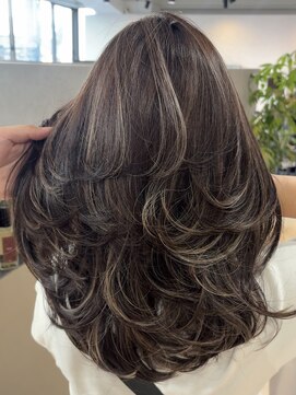 メリー オオサカ(Merly Osaka) 心斎橋/バレイヤージュ/レイヤーカット/海外レイヤー