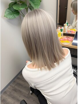 エレクシィ(ELEXY) セミロングハイトーングレージュ
