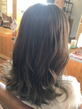 ララテラス(LaLa Terrace) ～LaLa Terrace流～外国人風グラデーション×外はねミディ