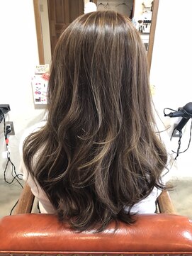 モカ ヘアーデザイン(moca HAIR DESIGN) 明るめのハイライトで作るグレージュのセミロング
