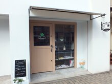 クローバー ヘアーデザイン(Clover Hair Design)の雰囲気（白を基調とした柔らかく清潔感のある入店しやすい外観‥♪）