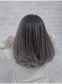 外国人風バレイヤージュ_グレージュ_グラデーションカラー