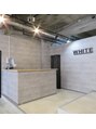 アンダーバーホワイト 静岡店(_WHITE) 受付でアルコール消毒、使い捨てマスクを配布しております。
