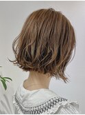 切りっぱなしボブコテ巻き仕上げ×明るめブリーチなしカラー