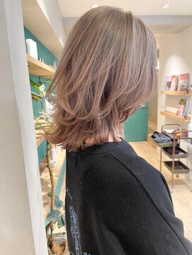 エミス バイ メルト 吉祥寺(emis by melt) 【堀惠】ウルフミディアムレイヤー20代30代40代ベージュ