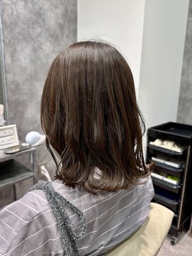 フォンド 津田沼(fond.) 黒髪/グレーベージュ/レイヤーロング/前髪パーマ/津田沼