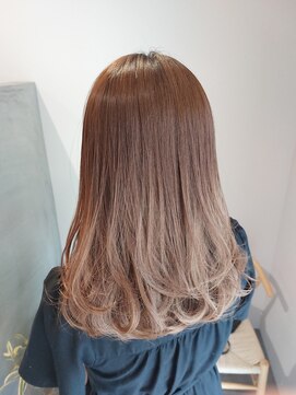 シスイ(sisui) ミディアムレイヤースタイル