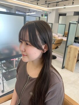 リジー(Litzy) 顔まわりカット／嶋田　綺星