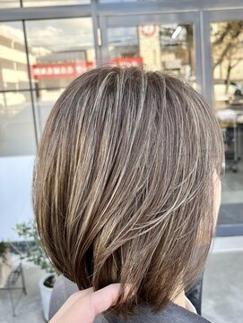 りら(Lilas) ハイライトで積み重ねるハイトーンカラー