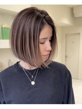 アマレット(Amaretto) 【脱・白髪染め】伸びても目立たない白髪ぼかしボブ