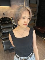 シア 富雄店(Sia.) 小顔見えアッシュベージュショート