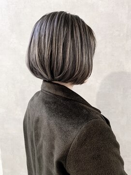 イール(iIIL) 【iIIL hair lounge】スモーキーグレージュミニボブ　高崎