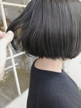 アデ アトリエ(ade atelier) ぱっつんボブ