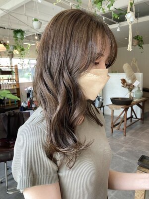 伸ばしかけのヘアも綺麗なスタイルに。似合う×トレンドで、”可愛い私”が叶う♪