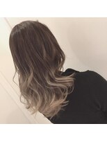 ロロ(LoLo.)&nbsp;ホワイティーアッシュのグラデーションカラー♪