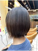 切りっぱなし　黒髪おかっぱ外ハネボブ　あごライン肩上スタイル