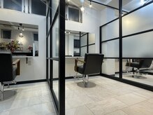ファイブ ノーヴル カラット(5 Noble ct.)の雰囲気（全席半個室幅2mの広々としたサロン空間）